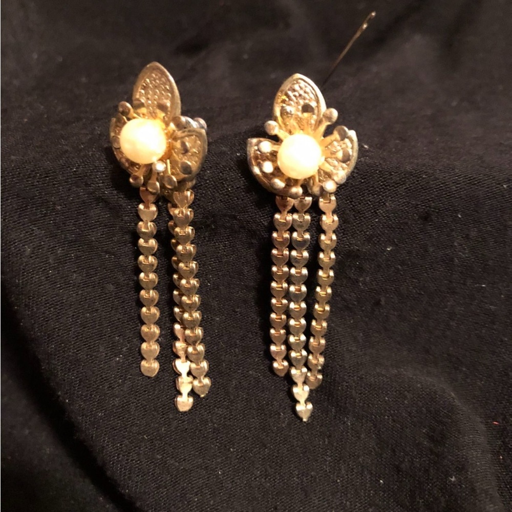Elegant Gold and Pearl Drop Earrings